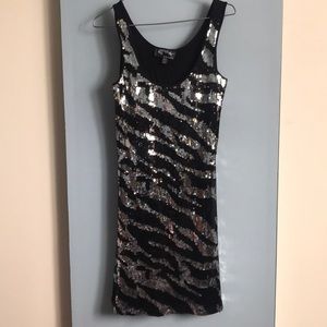 Size M dynamite Chado Sparkly midi dress